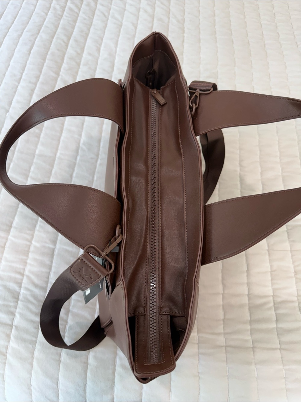 BOARDING PASS THE COMMUTER EAST WEST TRIPLE COMPARTMENT VEGAN LEATHER TOTE NWT - Picture 3 of 7